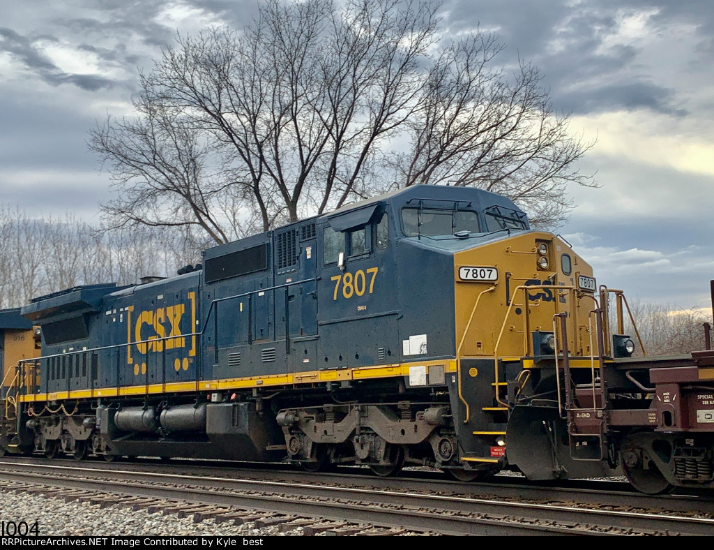 CSX 7807 on I004